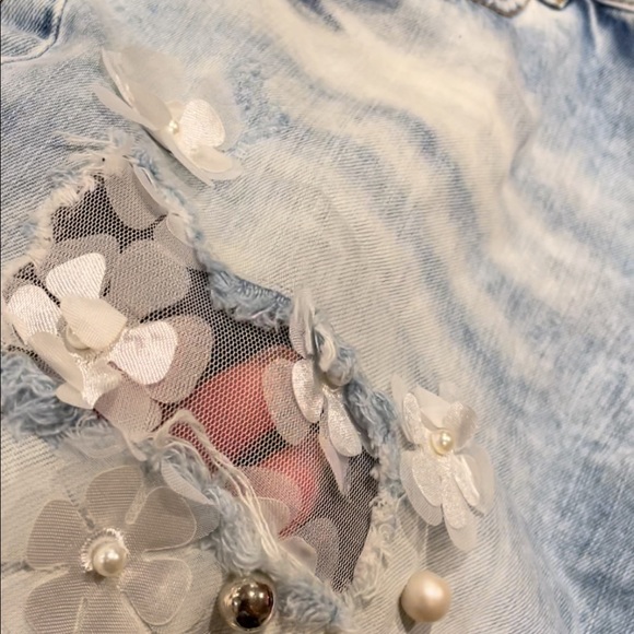 Beaded denim shorts with applique flowers - Picture 8 of 13